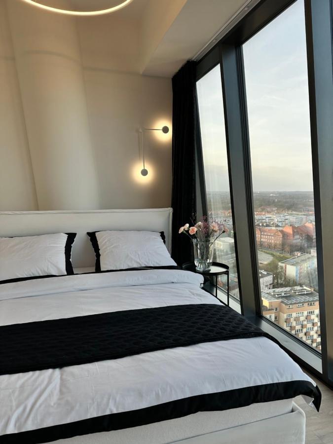 White Sky 20 Hanza Tower- Free Parking
