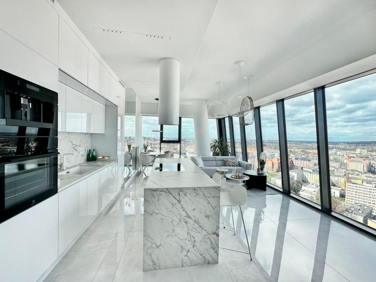 White Sky 20 Hanza Tower- Free Parking Apartment *
