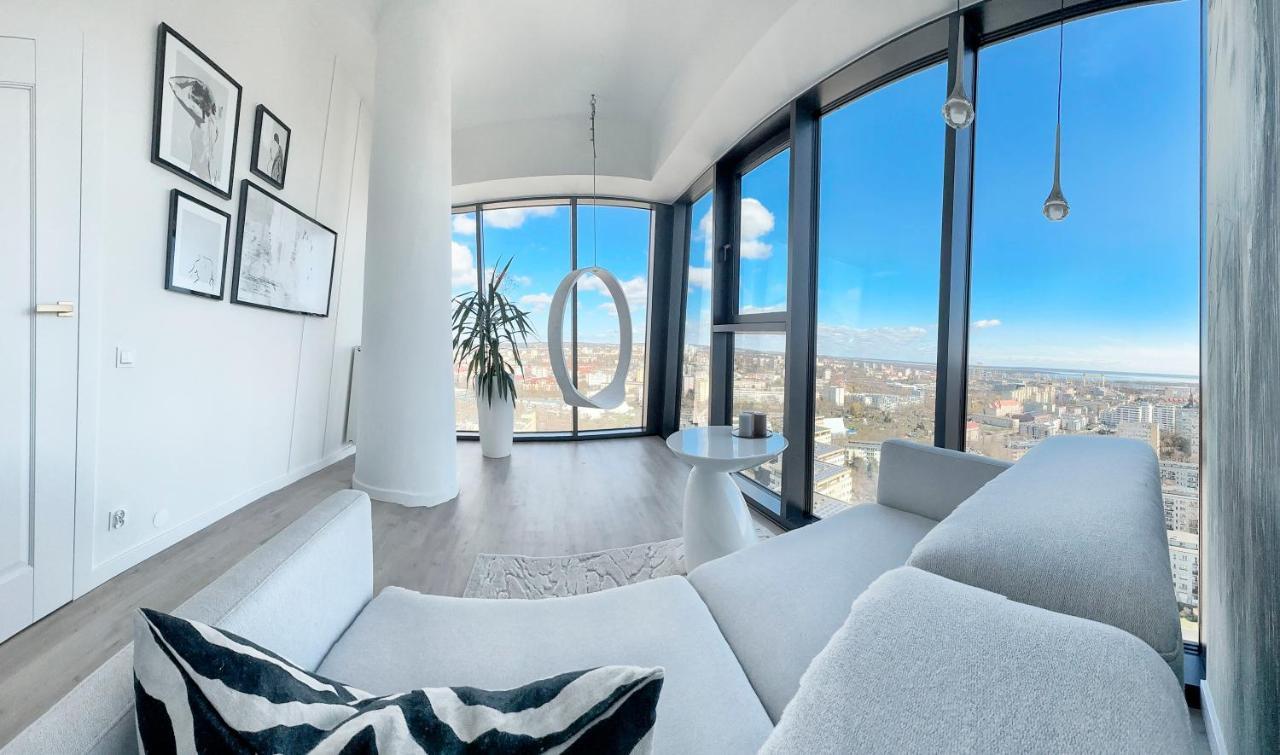 White Sky 20 Hanza Tower- Free Parking