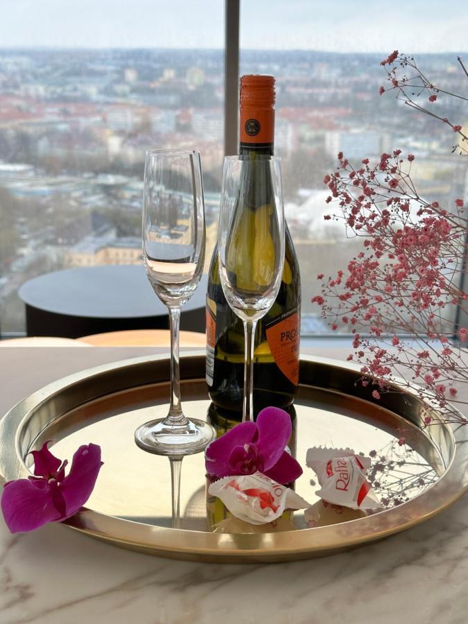 White Sky 20 Hanza Tower- Free Parking