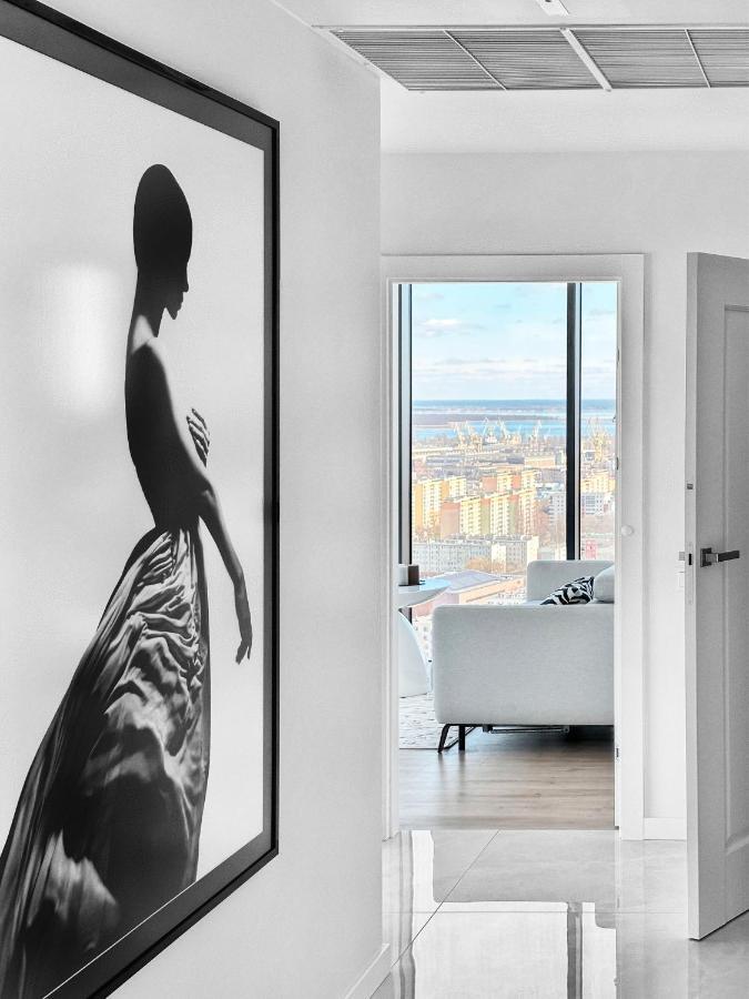 Apartment White Sky 20 Hanza Tower- Free Parking *