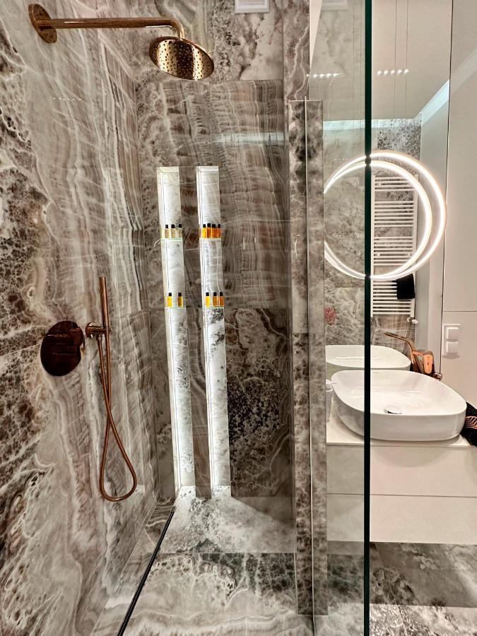 White Sky 20 Hanza Tower- Free Parking Apartment